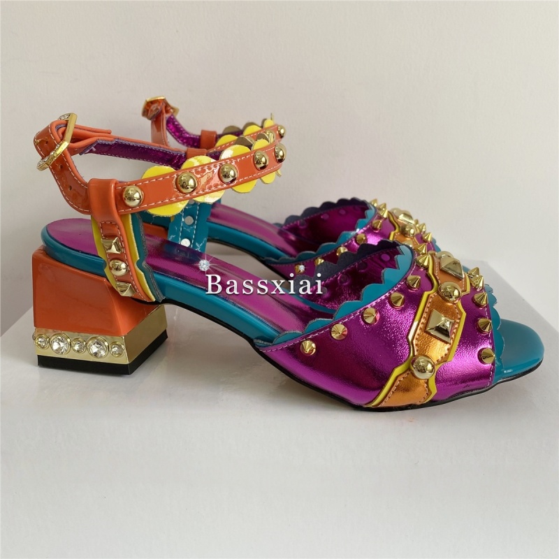 Luxury Rivet T-Strap Sandals W - đánh giá và giá Luxury Lifestyle Shoes