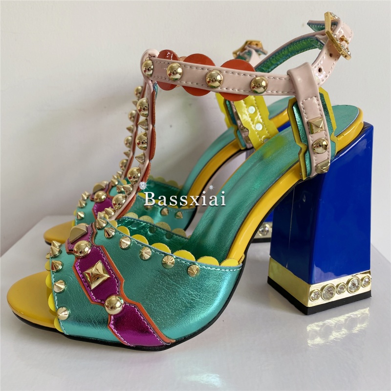 Luxury Rivet T-Strap Sandals W - đánh giá và giá Luxury Lifestyle Shoes