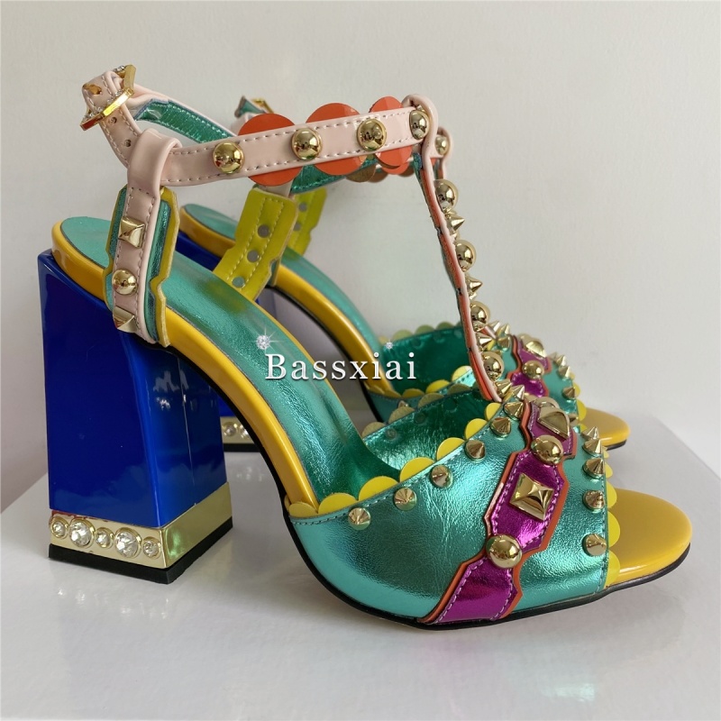 Luxury Rivet T-Strap Sandals W - đánh giá và giá Luxury Lifestyle Shoes